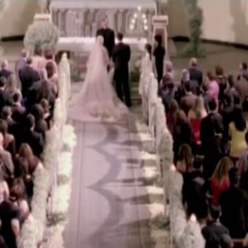 Elissa in a scene inspired by the "Aa Bali Habibi" music video.