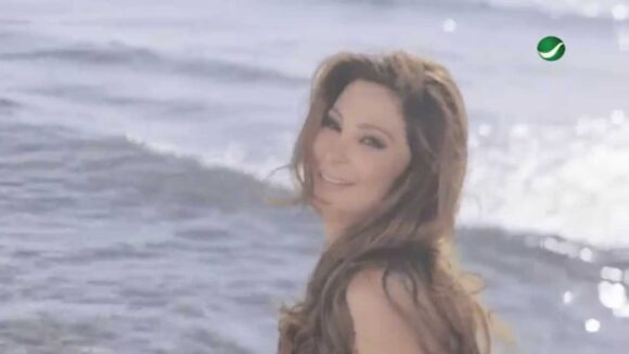Elissa - Hob Kol Hayaty Elissa in a scene inspired by the "Hob Kol Hayaty" music video.