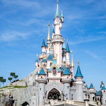 Disneyland Paris postpones re-opening to April