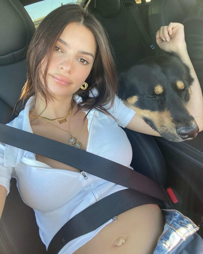 Emily Ratajkowski Pregnant