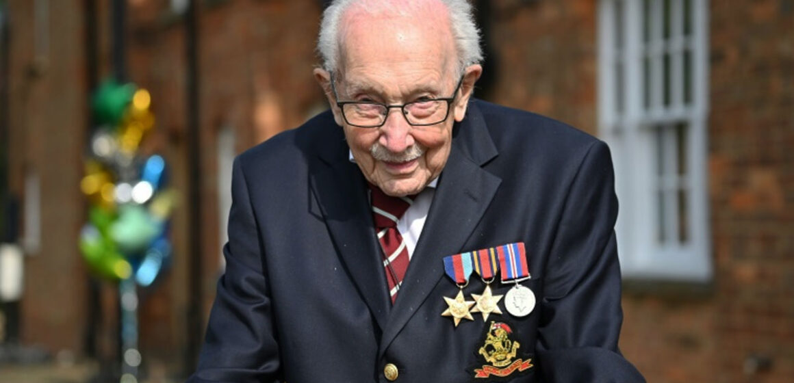 100-year-old British veteran hospitalized with virus he raised money to fight