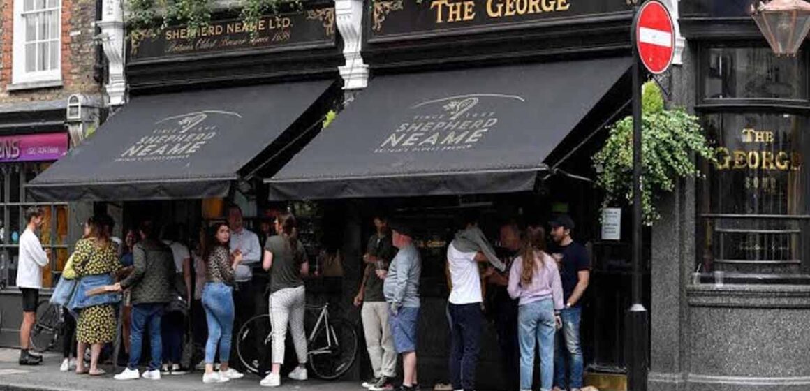 UK pubs urge timeline to reopen from lockdown